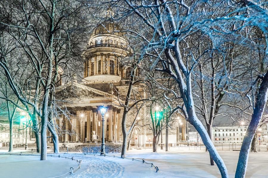 Новогодний Петербург: череда дворцов и имперских чудес 4 дня