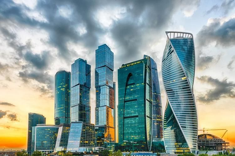 Где старинные фасады хранят тайны, а небоскрёбы — мечты будущего