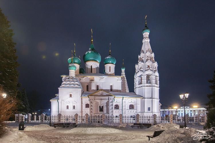 ❄ Снегурочка, лоси и Баба Яга